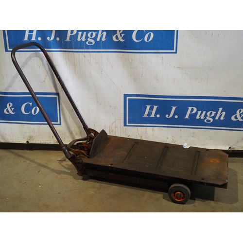 604 - 3 Wheeled metal trolley