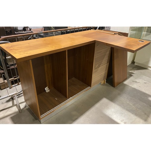 816 - Shop counter with storage below 41