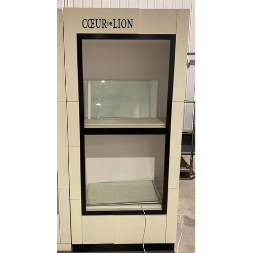 820 - Shop display cabinet 86