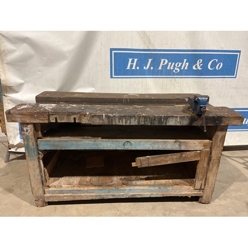 822 - Wooden work bench 5ft with Record vice