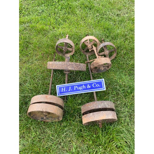 756 - Cast iron wheels Bellows & Sons - 4 + 5 others
