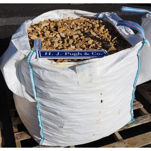 721 - Tota bag of Cotswold stone chippings