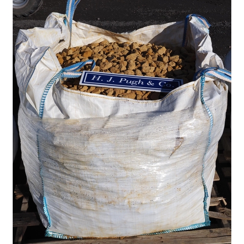 726 - Tota bag of Cotswold stone chippings