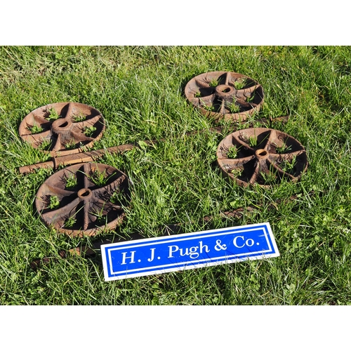 792 - Cast iron wheels and axes - 4