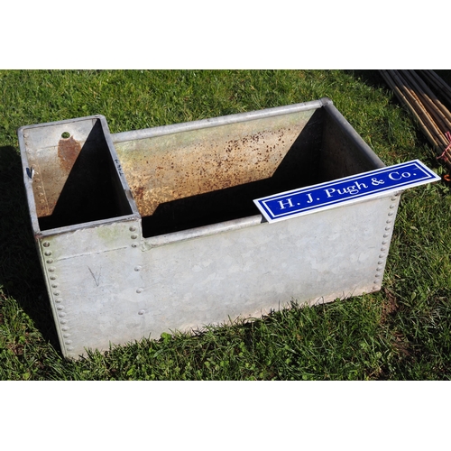 796 - Riveted galvanised water tank 36 x 18