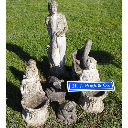 811 - Garden ornaments