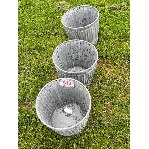 910 - Metal planters - 3