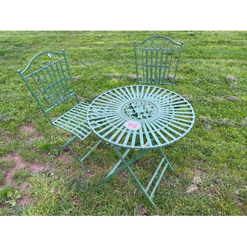 912 - Metal bistro table and 2 chairs