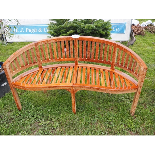 524 - Kidney shaped bench 5ft