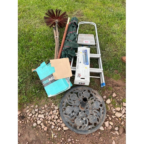 931 - Ladder, tile cutter, new pump and umbrella