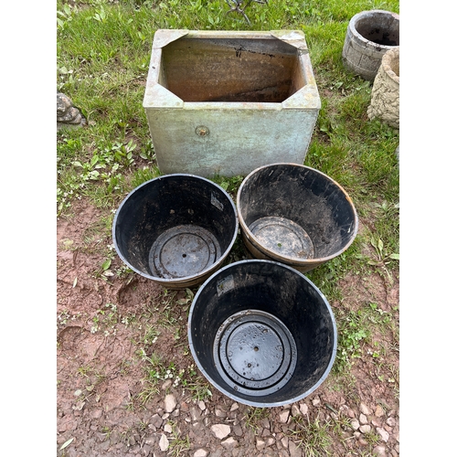 939 - Riveted galvanised bath and planters