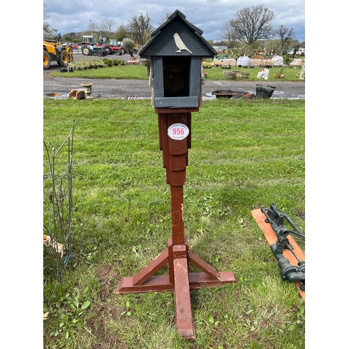 956 - Bird house