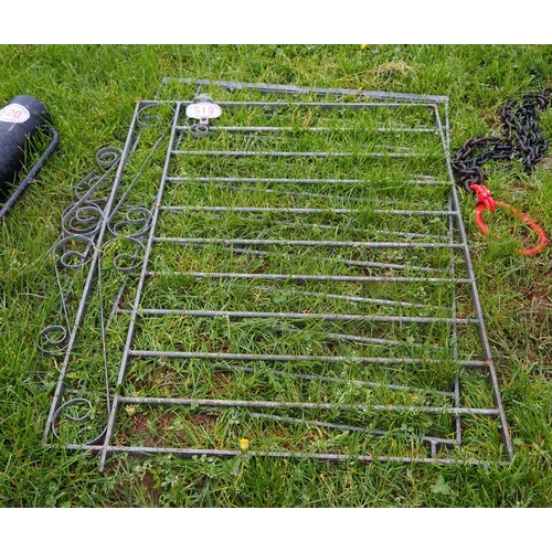 519 - Pair of 4ft metal gates