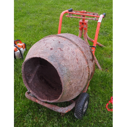 532 - Electric cement mixer