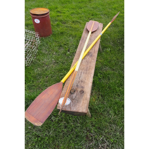 54 - Pair of oars and wooden bench