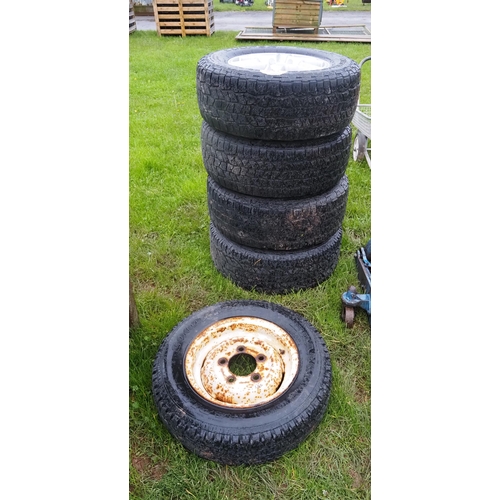 547 - Ford alloy wheels and tyres 265-65-R17 - 4 + 1 other