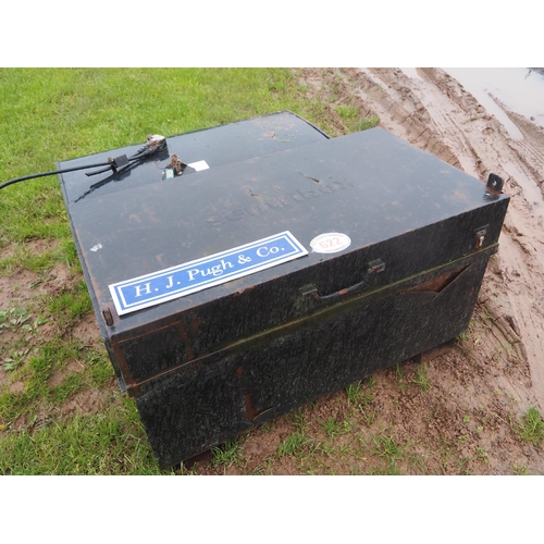 622 - Lorry fuel tank and safe box