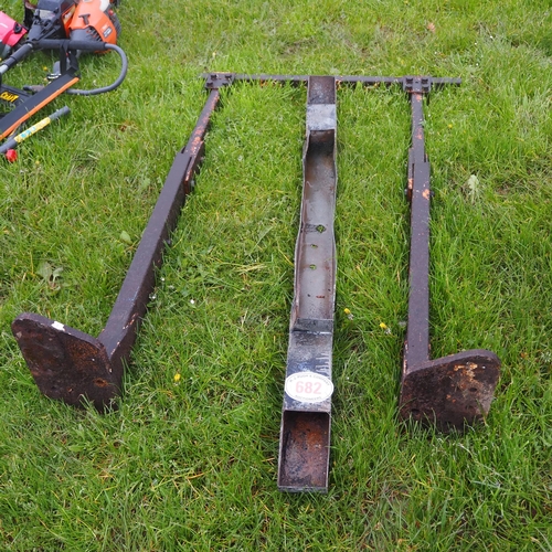 682 - Rollover frame and Land Rover bumper