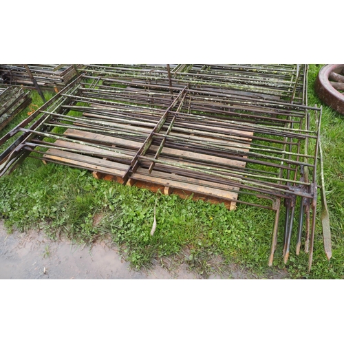 700 - Victorian iron hurdles 6ft x 3ft - 10