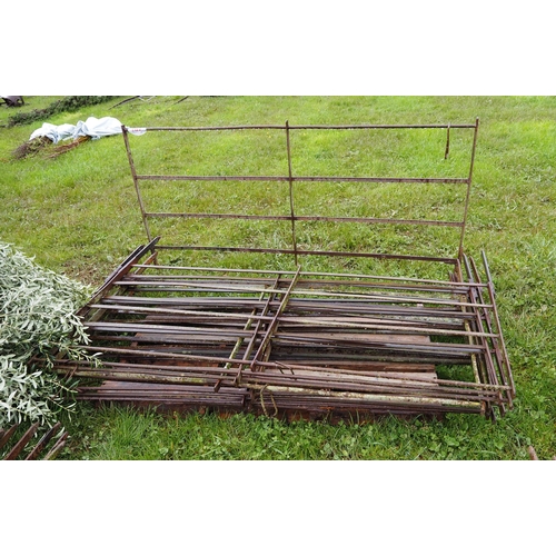 707 - Victorian iron hurdles 6ft x 3ft - 10