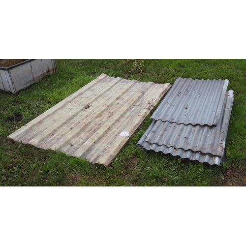 733 - Plastic and corrugated roof sheets