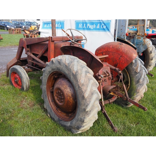 1735 - International B250 tractor. Twin steering arms, fitted with loader. Starts with a pull