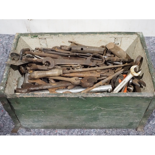 3082 - Box of assorted spanners