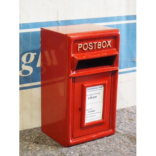 3110 - Postbox complete with 2 keys 17