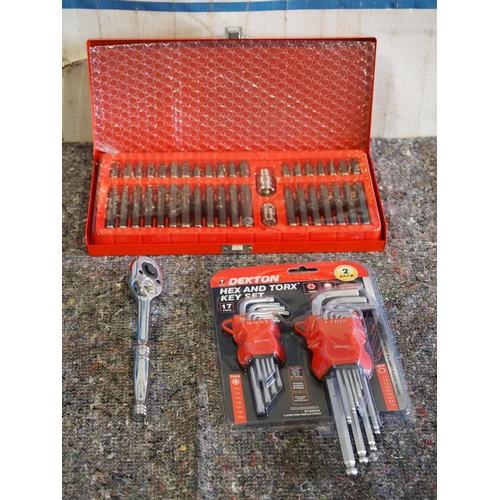 3116 - 2 Sets of hex keys and a ratchet