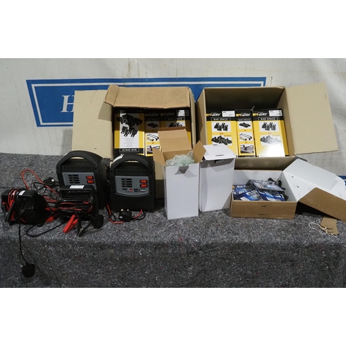 3168 - Battery charger, roof bar mounts and beacon light lenses