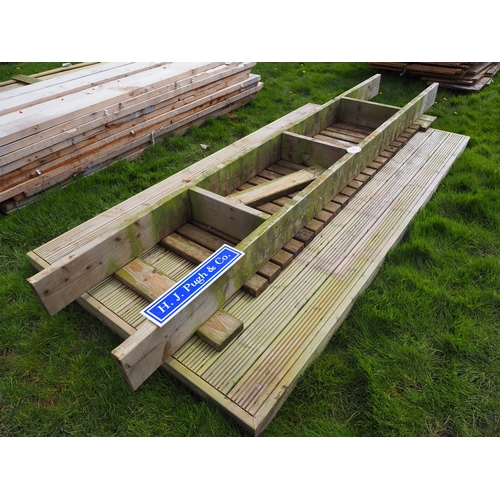 985 - Decking panel 3.0 x 1.6m