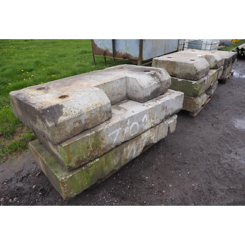 1376 - Concrete blocks - 3 pallets
