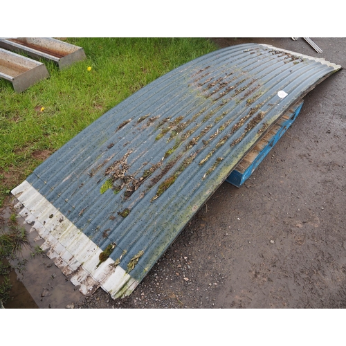 1384 - Curved roofing sheets average 11ft
