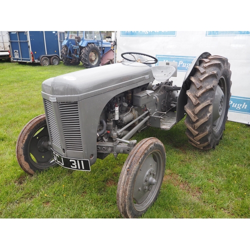 1504 - Ferguson T20 tractor. Restored about 7 years, pto and hydraulics work, runs well. Reg. SCJ 311. V5 i... 