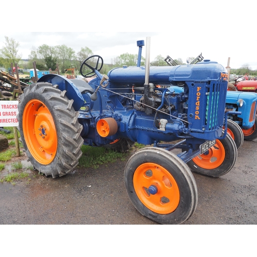 1537 - Fordson E27N tractor. Petrol paraffin. Running when stored. Restored. Good tyres. Reg. HDE 999. V5, ... 
