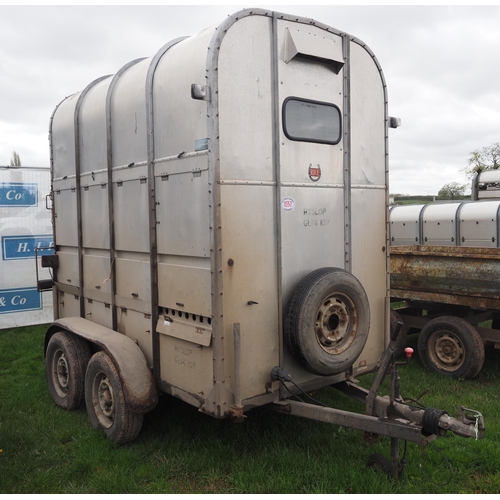 1557 - Rice double horsebox. Manual and key in office