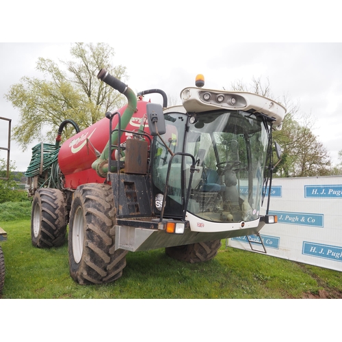 1567 - Lite-Trac chassis with Slurry Kat tanker 2400 SS. Working, rear near side wheel drive needs attentio... 