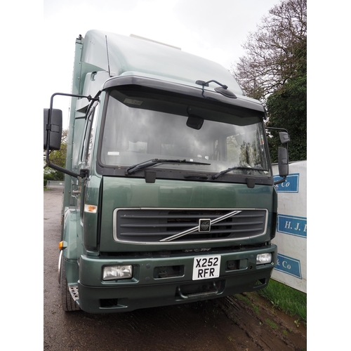 1575 - Volvo Euro FL6 4 lorry with refrigerated back, 2000. Reg. X252 RFR. V5 and key in office