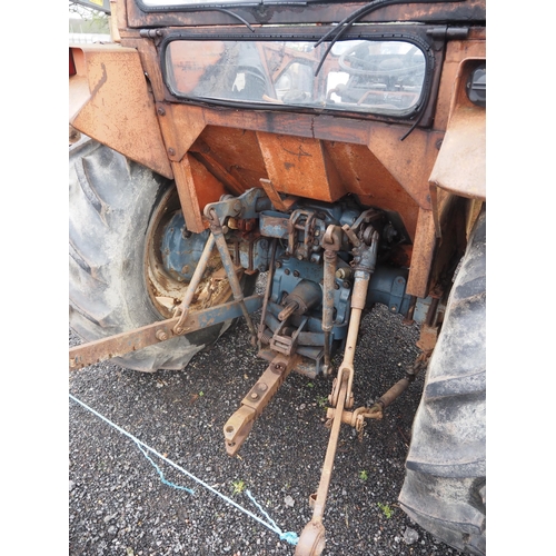 1616 - Universal 640 tractor. Has had new battery. Reg. SUY 592V. Key in office