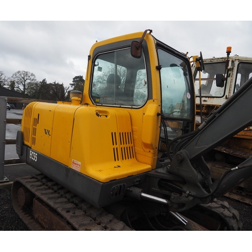 1618 - Volvo EC55 digger with 3 buckets. Showing 7074 hours. Runs and working order. Key in office