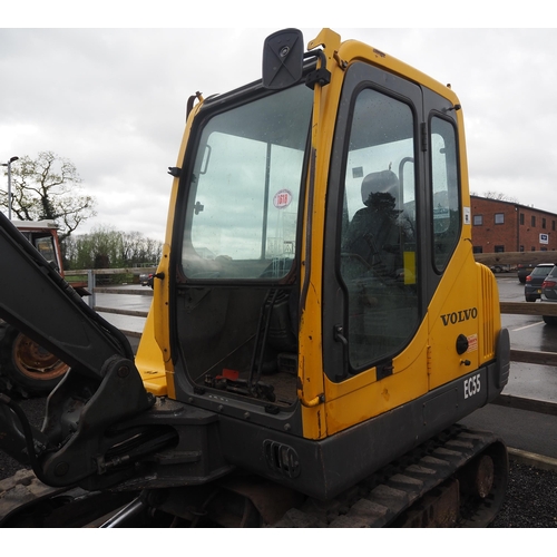 1618 - Volvo EC55 digger with 3 buckets. Showing 7074 hours. Runs and working order. Key in office