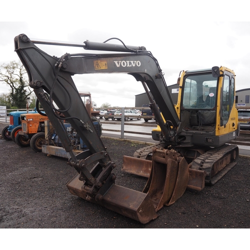 1618 - Volvo EC55 digger with 3 buckets. Showing 7074 hours. Runs and working order. Key in office