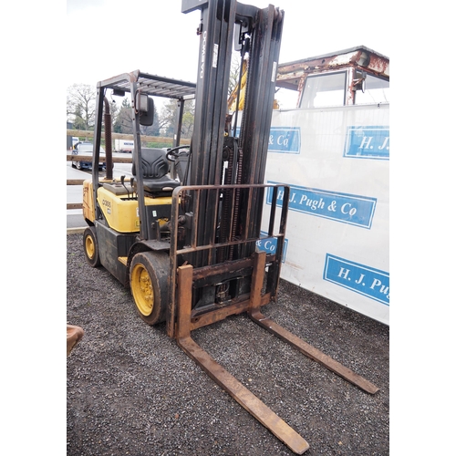 1620 - Daewoo D305 3 ton diesel fork lift, 2003. Key in office