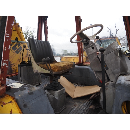 1621 - JCB 3CX loader and back hoe. Working order. Reg. OAJ 435W