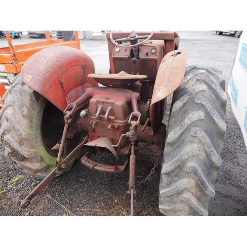 1735 - International B250 tractor. Twin steering arms, fitted with loader. Starts with a pull