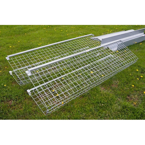 1204 - V Mesh hay racks 8ft - 2