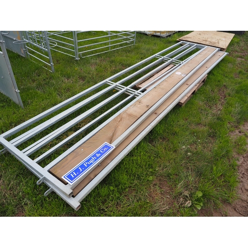 1237 - Galvanised sheep barriers 15ft - 2