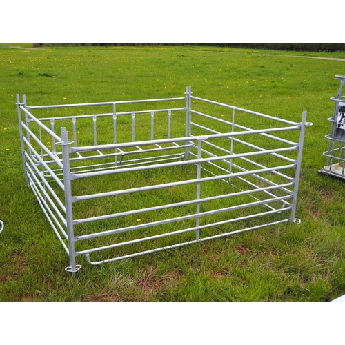 1239 - Galvanised hurdles with bucket holders 6ft - 4