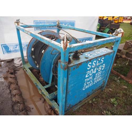 1970 - Hydraulic winch