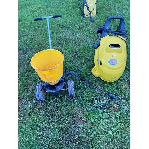 582 - Hot water pressure washer and spreader